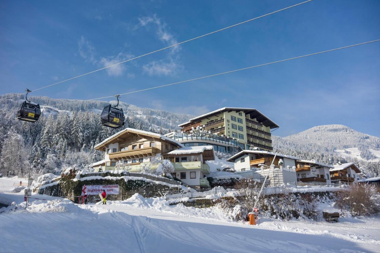 Hotel Waldfriede - Der Logenplatz Im Zillertal Fuegen Luaran gambar